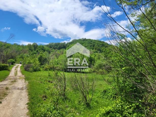 ПАРЦЕЛ - УПИ с площ 5689 кв.м. в с. Бойковец, общ. Етрополе