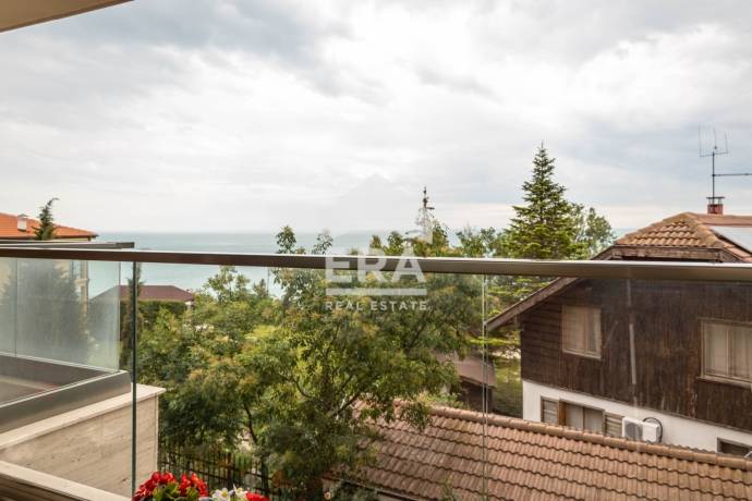 Обзаведен двустаен апартамент в Elegance Residence, Ален Мак.