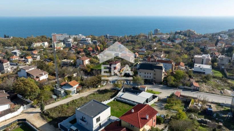 Еднофамилна двуетажна къща с морска панорама в местност Ален Мак град Варна