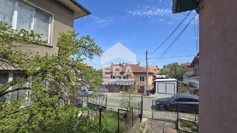 ЕРА Надежда продава двуетажна къща в гр. Перник над автогарата, гр. Перник