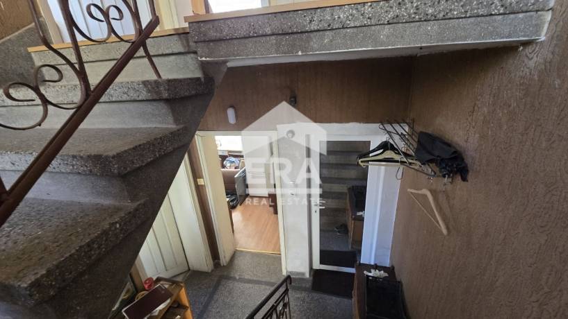 ЕРА Надежда продава двуетажна къща в гр. Перник над автогарата, гр. Перник