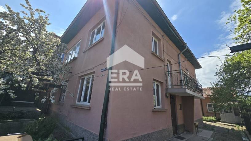 ЕРА Надежда продава двуетажна къща в гр. Перник над автогарата, гр. Перник