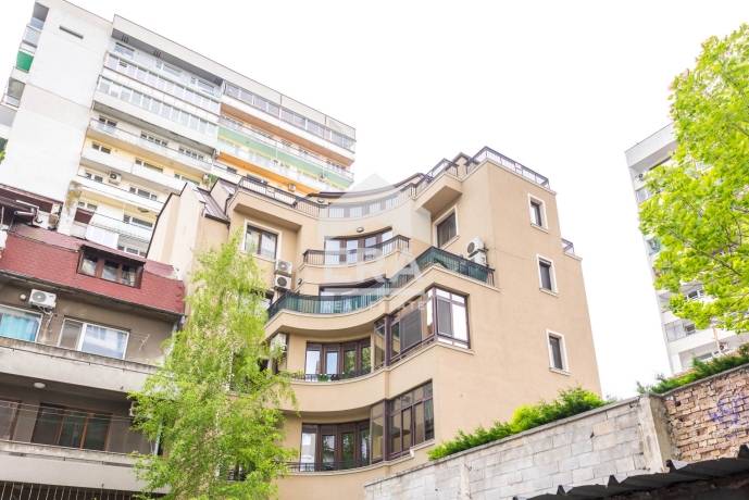 Тристаен апартамент за продажба в кв. Спортна зала, Варна