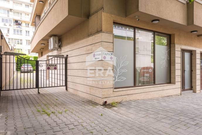 Тристаен апартамент за продажба в кв. Спортна зала, Варна
