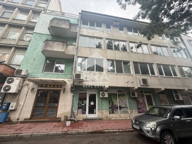 Бизнес имот под наем в Широк център, Русе