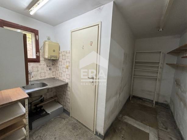 Ексклузивен партерен магазин за продажба, в тухлена сграда в кв. Чайка, Варна, в близост до супермаркет Бурлекс