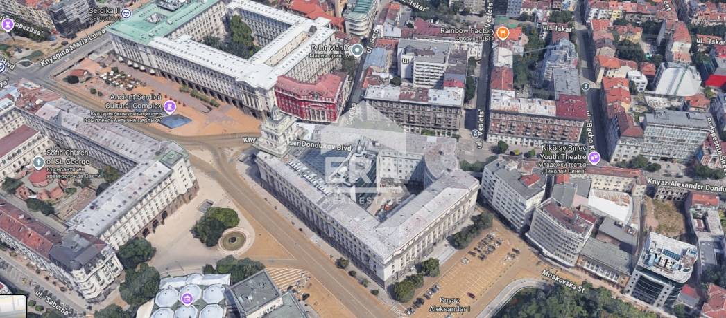 Офис за продажба в идеалния център на София - ул. Московска
