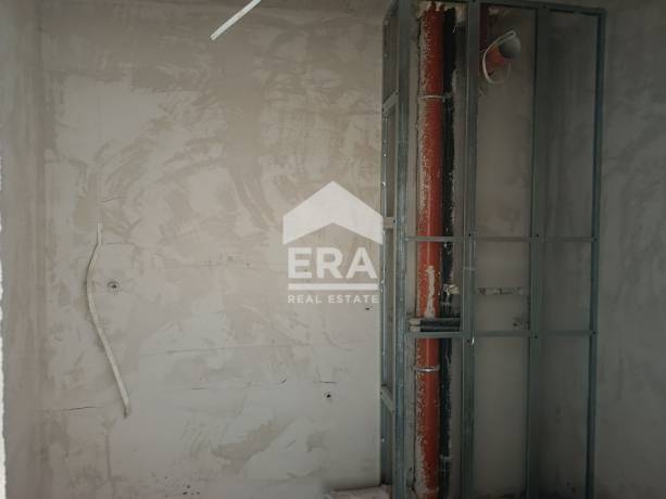 ЕРА Сити Център продава двустаен апартамент на Аязмото
