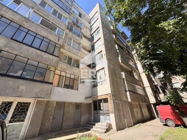 Тристаен апартамент за продажба в Център, Силистра