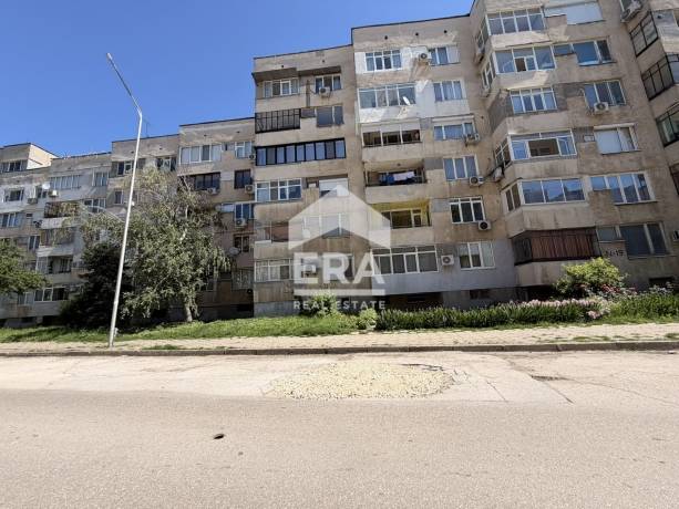 Тристаен апартамент за продажба в Център, Силистра