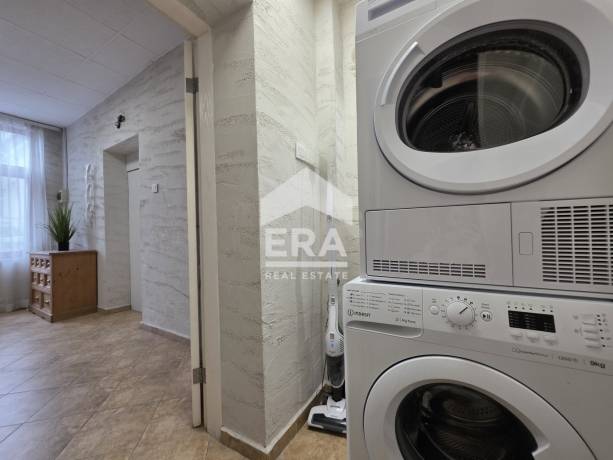 Тристаен апартамент за продажба в Идеален център, Русе