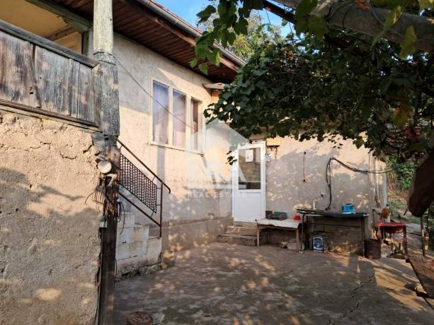 ЕКСКЛУЗИВНО! ЕРА Дръстър предлага за продажба дворно място с къща в гр. Алфатар!