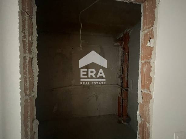 ERA Тера предлага за продажба двустаен апартамент в новостроящ се затворен комплекс с акт 15 в м. Гърдова глава.