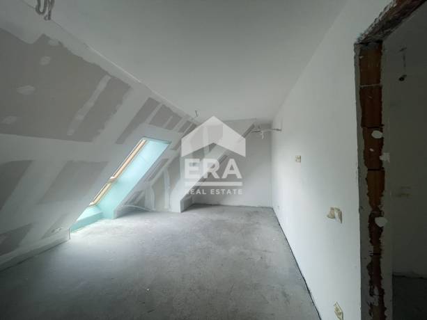 ERA Тера предлага за продажба тристаен апартамент в новостроящ се затворен комплекс с акт 15 в м. Гърдова глава.