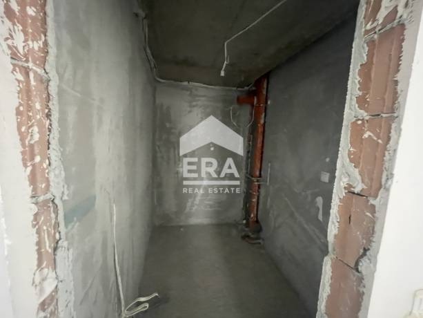 ERA Тера предлага за продажба тристаен апартамент в новостроящ се затворен комплекс с акт 15 в м. Гърдова глава.