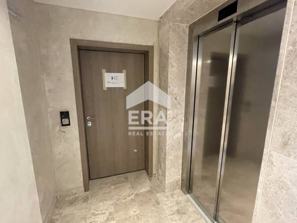 ERA Тера предлага за продажба тристаен апартамент в новостроящ се затворен комплекс с акт 15 в м. Гърдова глава.
