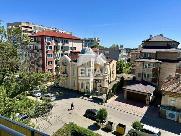 ЕКСКЛУЗИВНО! ЕРА Добруджа предлага за продажба тристаен апартамент + гараж - район " Идеален център "