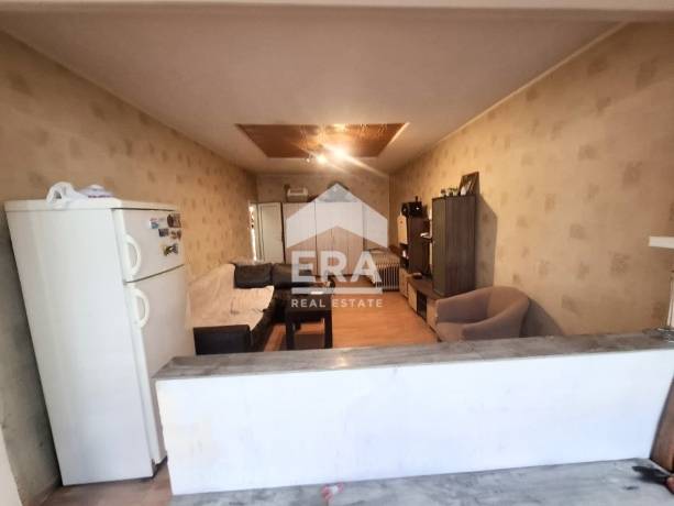 ЕРА Надежда продава тристаен апартамент в Слатина