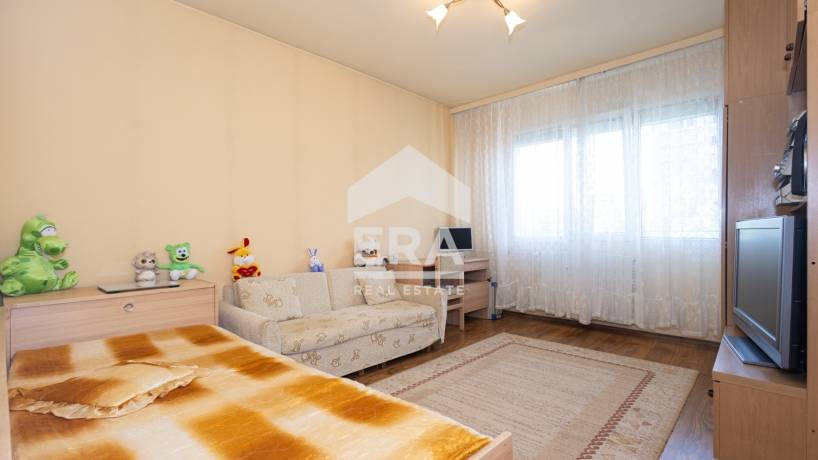 Тристаен апартамент за продажба в кв. Оборище, София