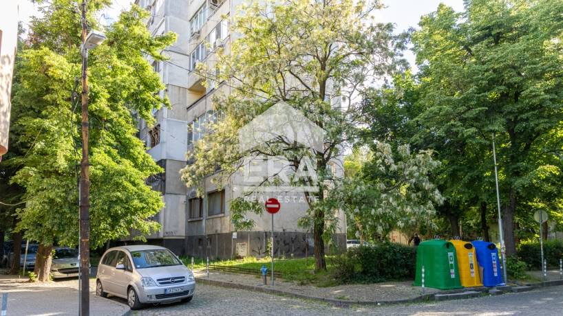 Тристаен апартамент за продажба в кв. Оборище, София