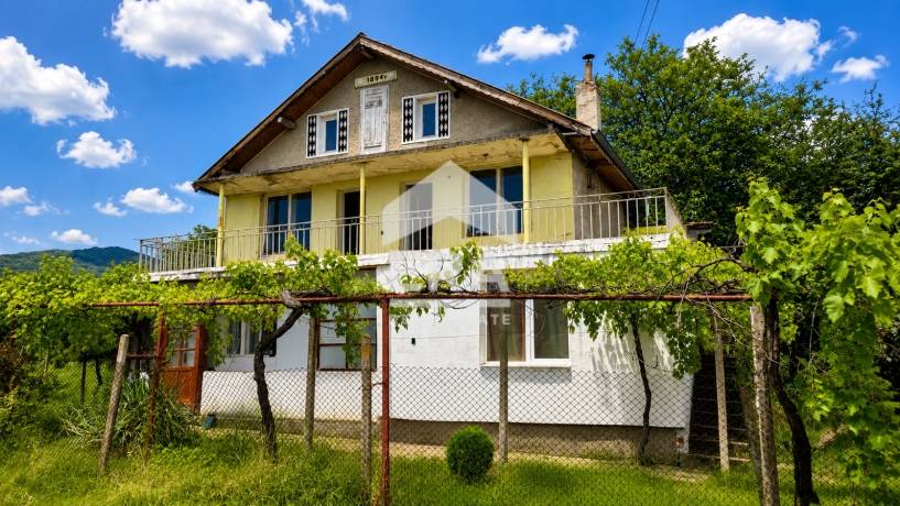 Къща за продажба в с. Стража, област Търговище