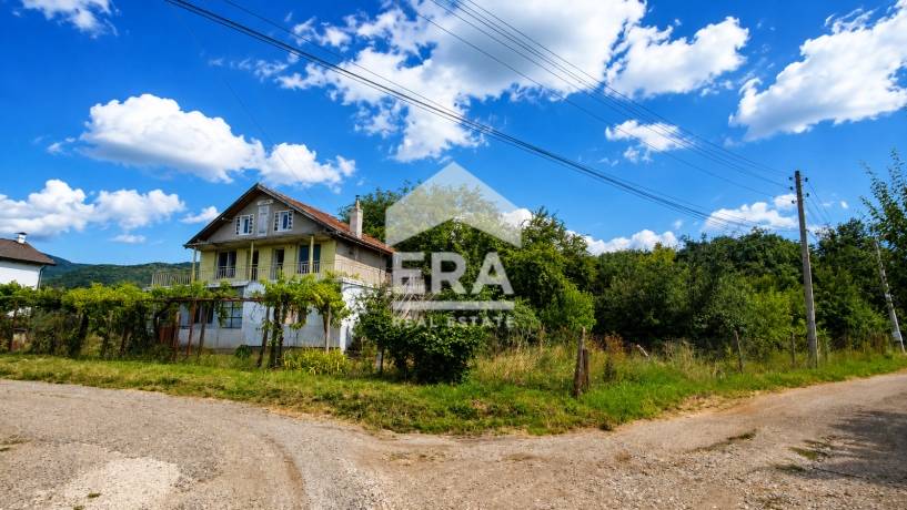 Къща за продажба в с. Стража, област Търговище