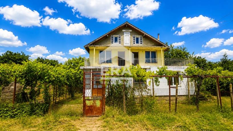 Къща за продажба в с. Стража, област Търговище