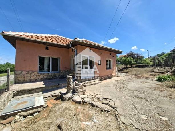 ЕКСКЛУЗИВНО! ЕРА ПЛЕВЕН СИТИ предлага къща за продажба в с. Садовец