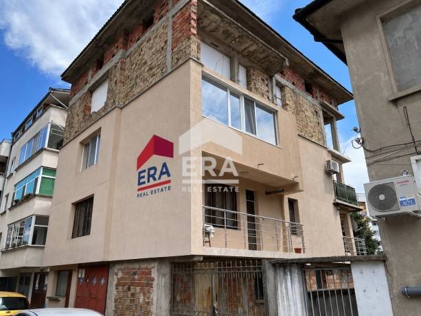 Продава се незавършен 4 стаен АПАРТАМЕНТ + ГАРАЖ + СТАЯ + МАЗЕ.