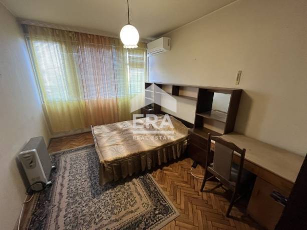 Тристаен апартамент в кв. Света гора
