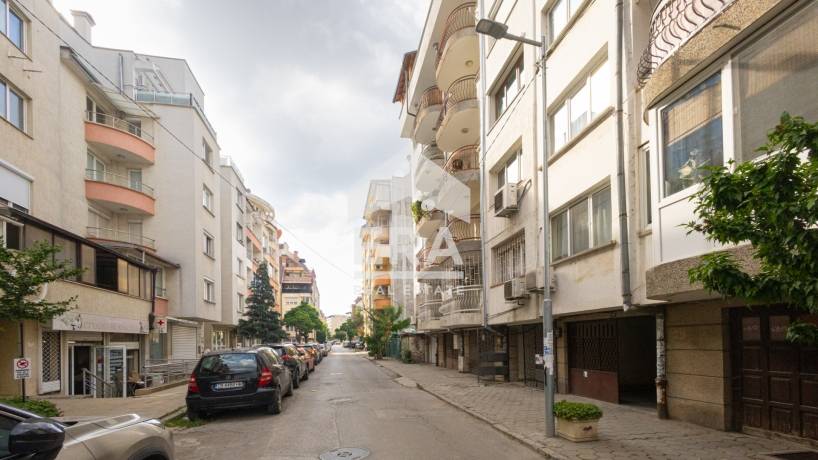 Тристаен апартамент за продажба в кв. Белите брези, София