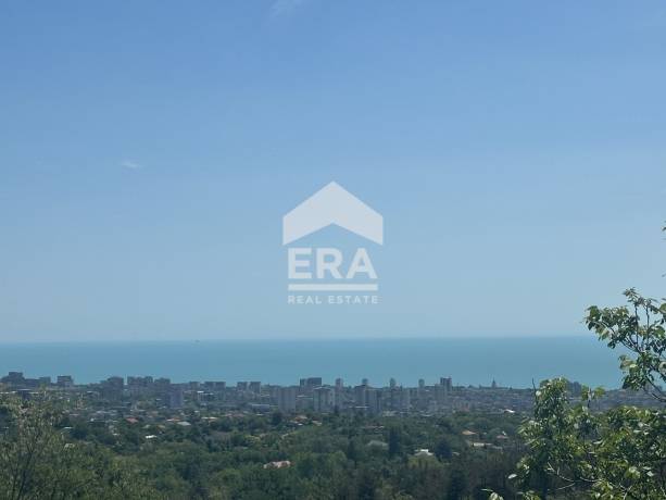 Урегулиран поземлен имот за продажба, с две едноетажни законни сгради, ток, вода и канализация, на ул. Праскова в кв. Изгрев, Варна, на 700 м от главен път