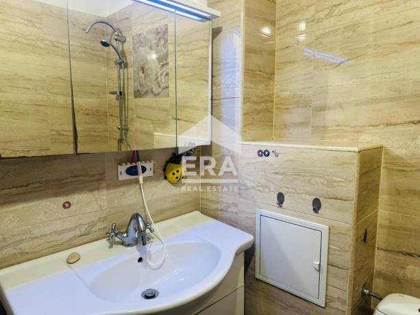 Тристаен апартамент за продажба до Южен парк, кв. Гоце Делчев, София
