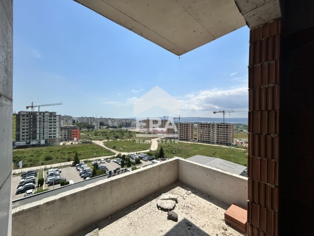 Тристаен апартамент за продажба в кв. Кайсиева градина, Варна