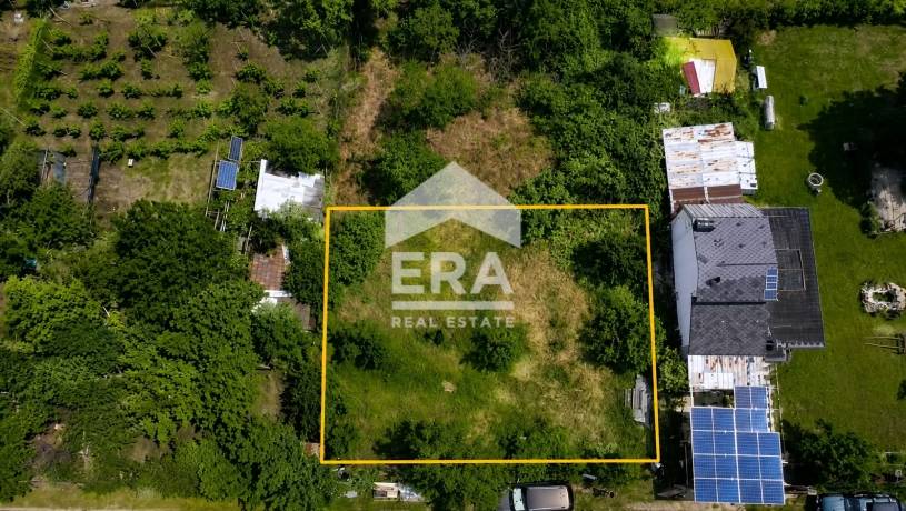 ЕКСКЛУЗИВНО! Парцел с площ 600 кв.м, разположен във вилна зона Езерово, местност Чакмак Баир.