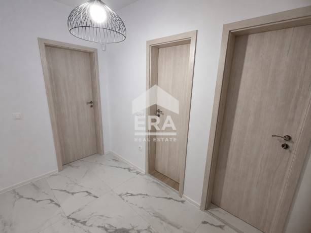 Продава с Акт 16 обзаведен, тухлен тристаен апартамент в Дружба 1, близо до метро