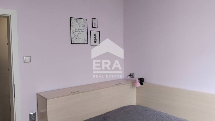 ЕРА Сити Център продава мностаен апартамент в широк център