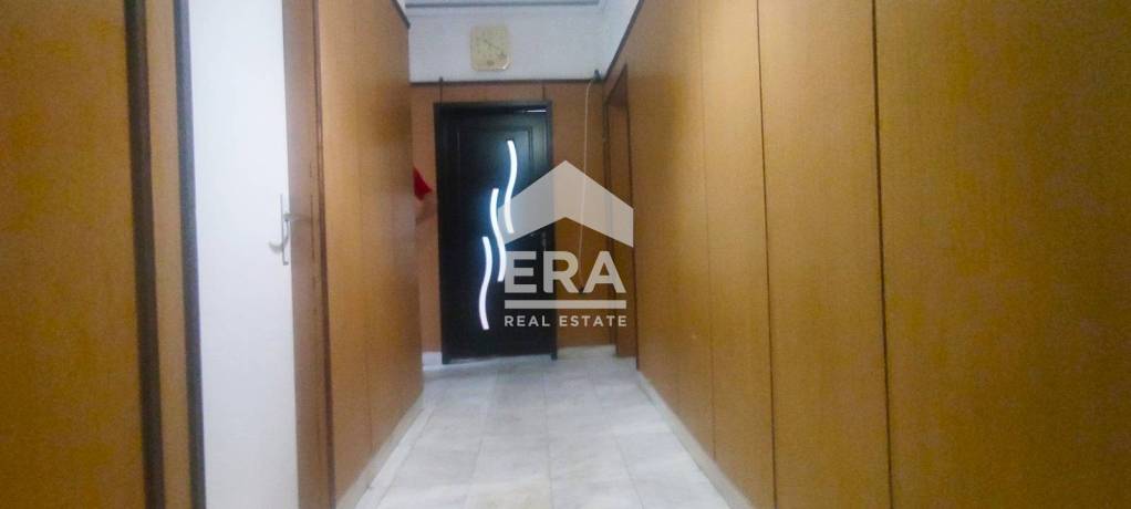 ЕРА Хоум продава просторен апартамент на Събота пазара