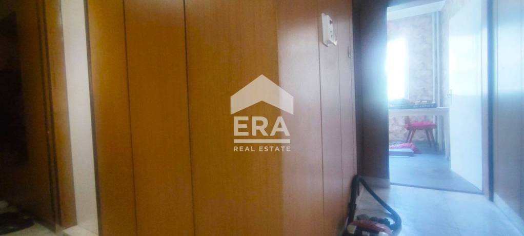 ЕРА Хоум продава просторен апартамент на Събота пазара