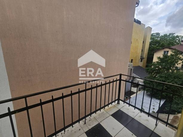 EРА Надежда продава мезонет - етаж от къща в идеаления център на София