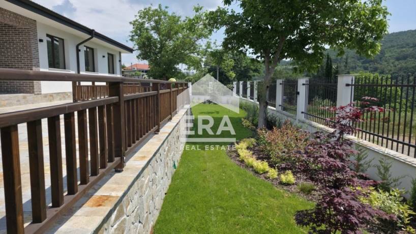 Ера Дом предлага за продажба луксозна къща в с. Лясково