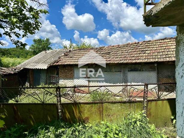 ЕКСКЛУЗИВНО! ЕРА Добруджа предлага за продажба двуетажна къща с панорама в с. Долина!