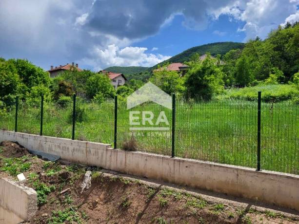 Редова къща за продажба в Лозен, София