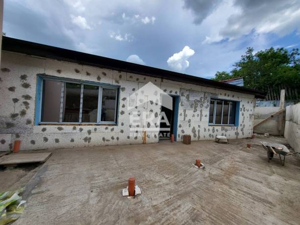 Редова къща за продажба в Лозен, София
