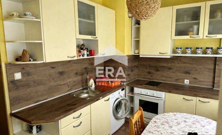 ERA Фамилия отдава 2-стаен апартамент до метростанция Вардар