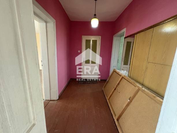ЕКСКЛУЗИВНО! ЕРА Добруджа предлага за продажба двуетажна къща в района "Хуманитарна гимназия"