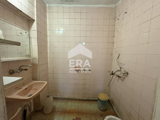 ЕКСКЛУЗИВНО! ЕРА Добруджа предлага за продажба двуетажна къща в района "Хуманитарна гимназия"