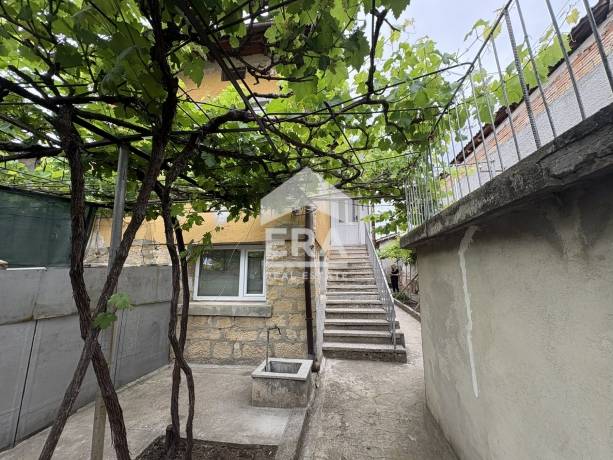 ЕКСКЛУЗИВНО! Двуетажна къща в град Добрич район ,,Енергоразпределение''