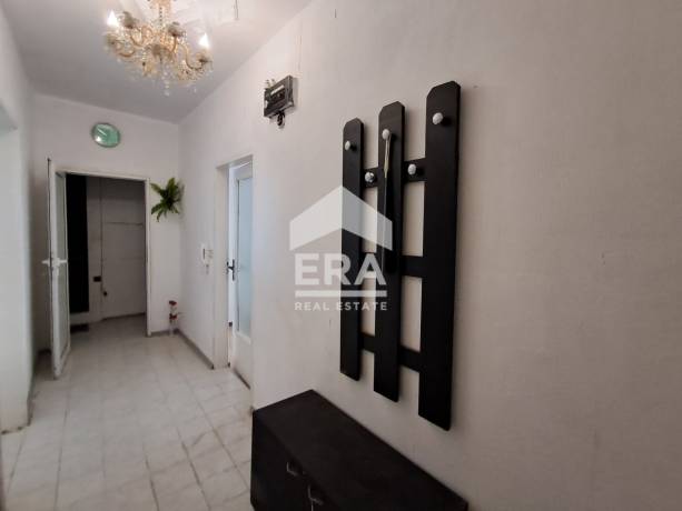 Тристаен апартамент за продажба в кв. Възраждане 1, Варна