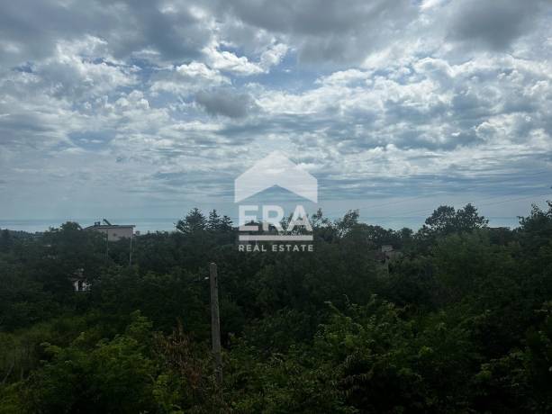 Тристаен, обзаведен, югоизточен апартамент за продажба, с морска панорама, в затворен тип комплекс, м-т Траката, Варна